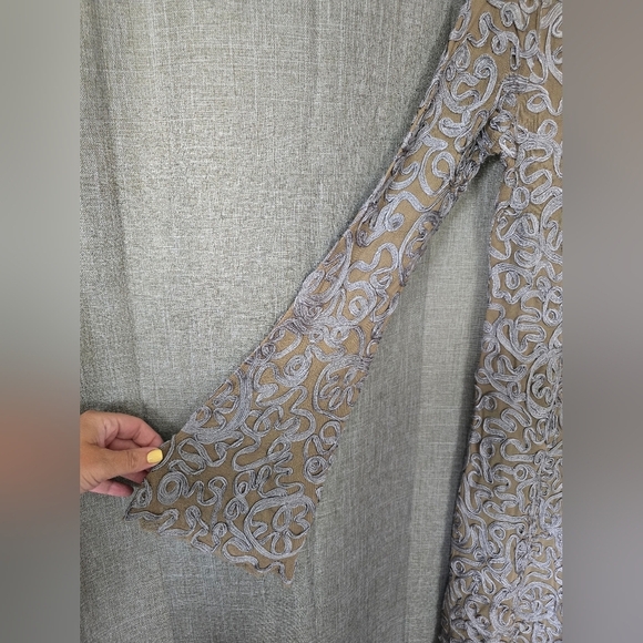 Sundance Pure Elegance Applique Shift Dress in Tan and Grey XS Scalloped Hem - Picture 2 of 6